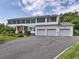 1 Yellow Brick Rd, Wayne, NJ 07470