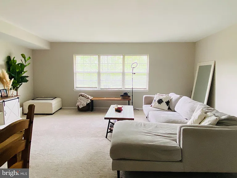 112 Chester Ct — Photo 3