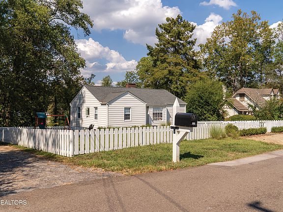 2nd image of 6709 Crystal Lake Dr