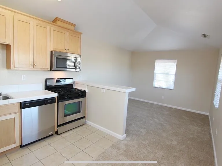 2042-2040 Northfield Dr — Photo 6