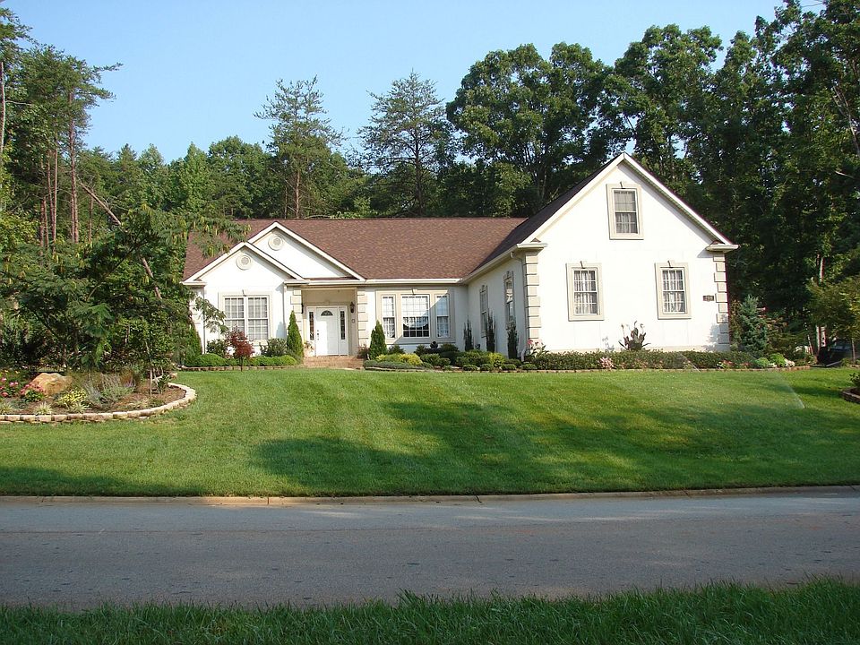 1st image of 208 Glen Meadows Dr
