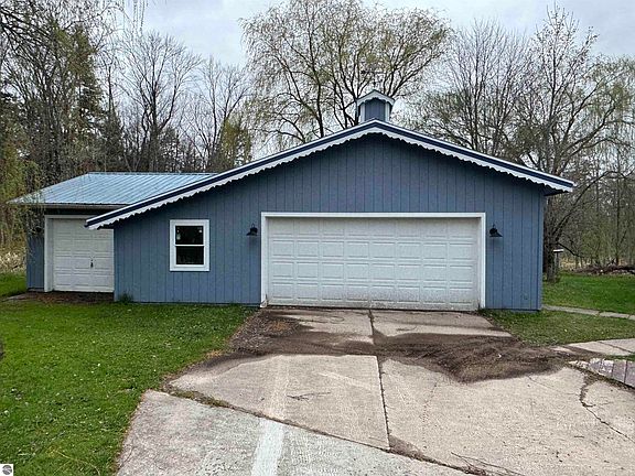 4th image of 337 Henderson Ct