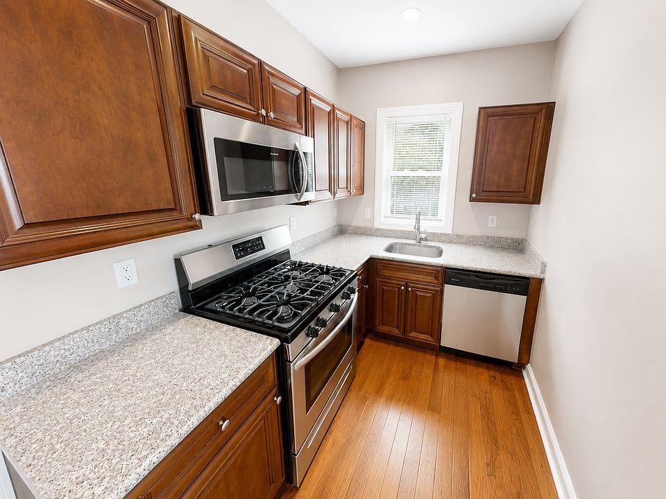 1st image of 75 Pembroke Ave Floor 2