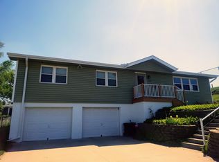 7767 Lakeview St, Ralston, NE 68127