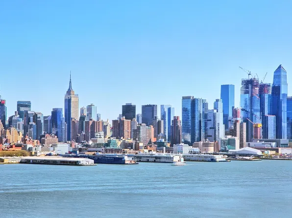 6050 Blvd East image 6 of 33