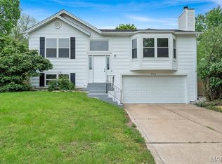 802 Notre Dame Dr, O'Fallon, MO 63366
