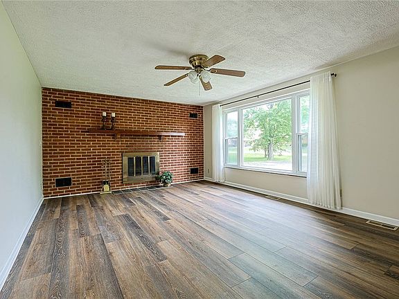 5th image of 990 Joyce Dr