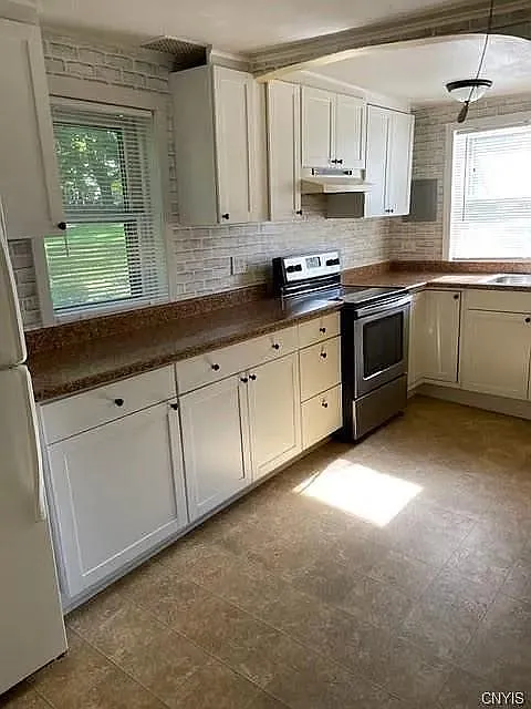 2-4 Maple Street - 4 1/2 — Photo 2