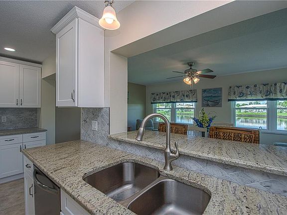 5th image of 3940 Mainlands Blvd N