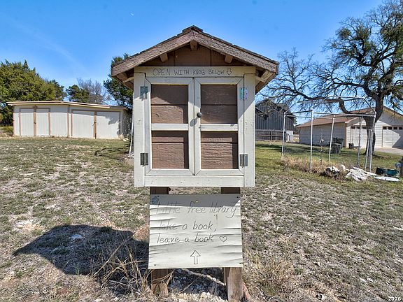 5th image of 1009 Tanglewood