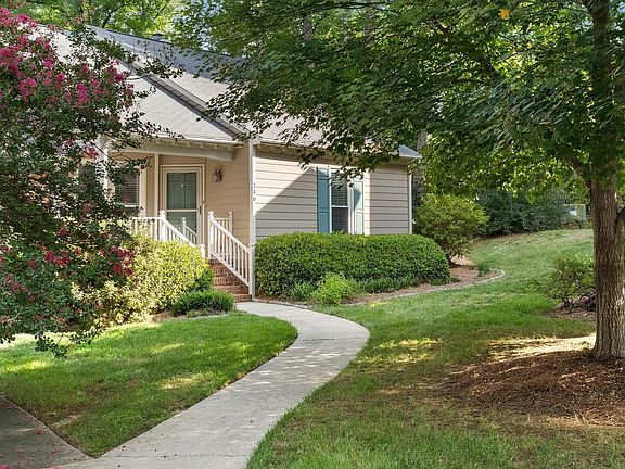 2nd image of 146 Renwick Ct
