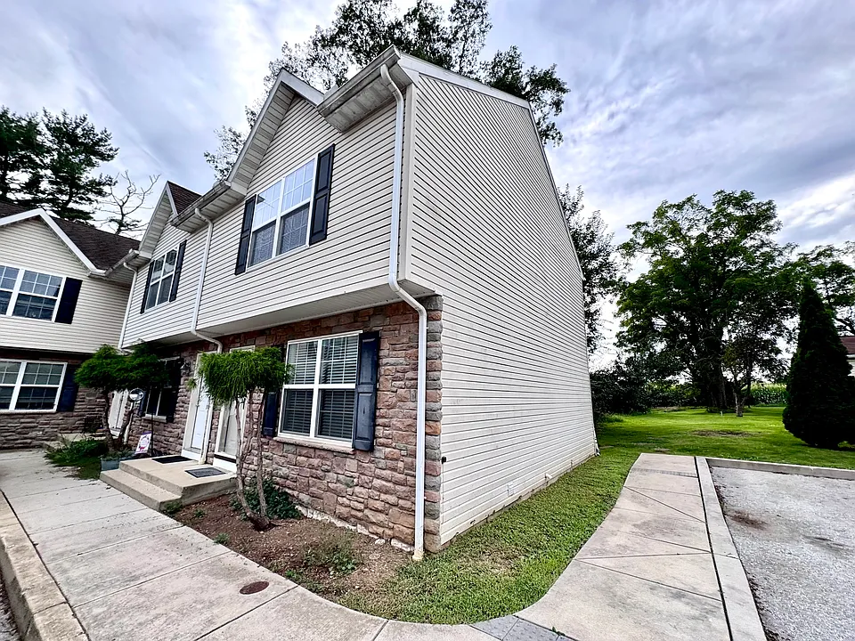 70 N Blettner Ave #8