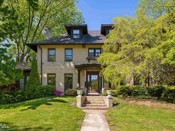 1265 Devonshire Rd, Grosse Pointe Park, MI 48230