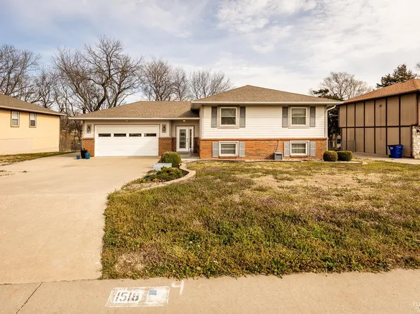 1518 Holly Ln, Junction City, KS 66441