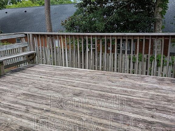 2nd image of 156C Locke St