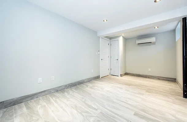 Rented by Nooklyn NYC LLC | media 44
