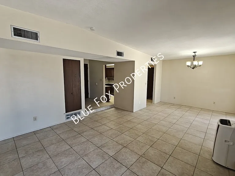 2618 S Camino Seco — Photo 4