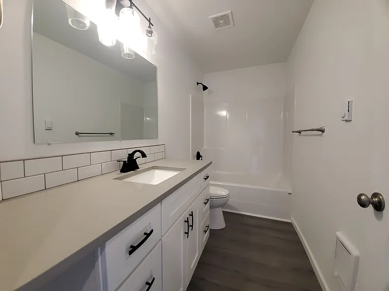 304 N Handy St — Photo 9