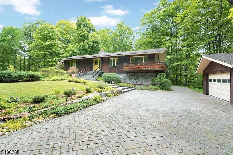 1st image of 235 Brook Valley Road