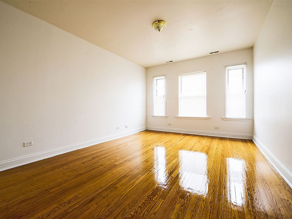5732 W Washington Blvd Apartments Chicago Living Room_01