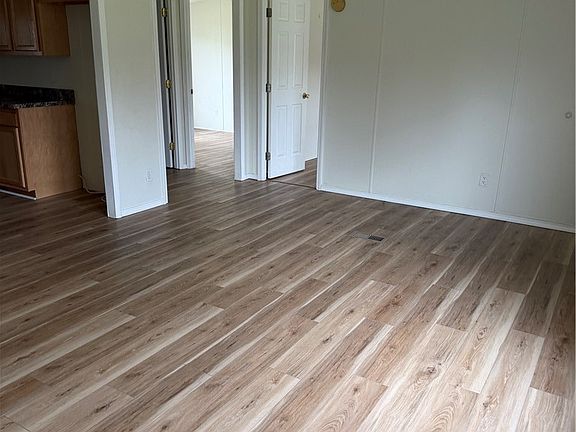 3rd image of 406/410 Harbour Ln