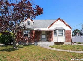 27 Caldwell Rd, Valley Stream, NY 11580