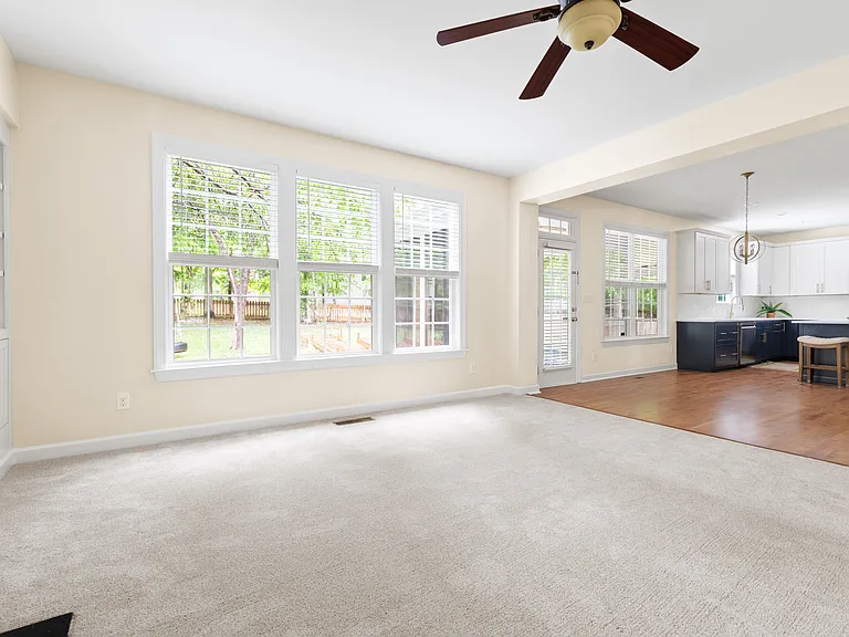 511 E Hatterleigh Ave — Photo 10