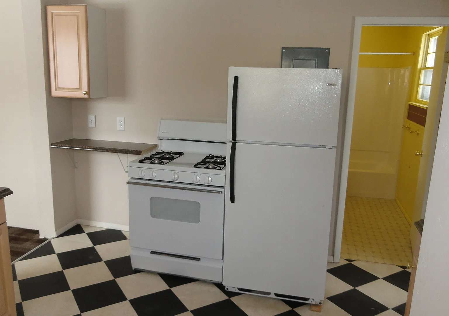 4 bed, 1.5 bath, 1700 sqft, $2,495 — Photo 4