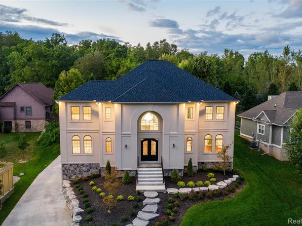 2365 Melton Dr, Howell, MI 48843