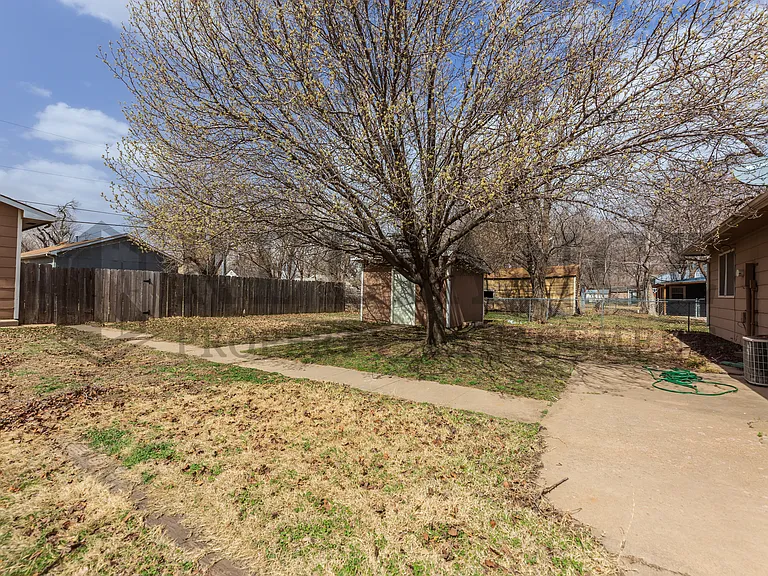 605 S Kessler St — Photo 3