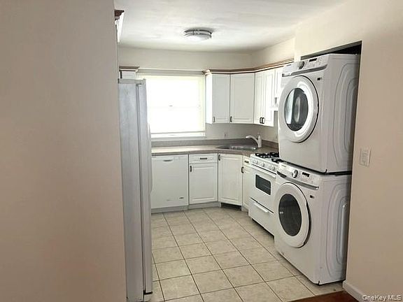 3rd image of 823 E Park Ave