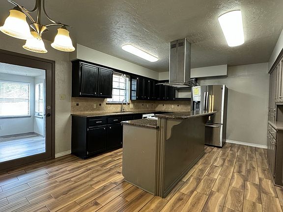 4th image of 2306 NE Garden Ln