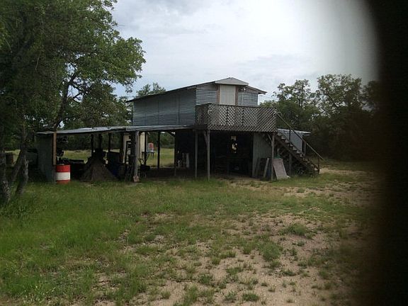 3rd image of 937 Cedar Ln