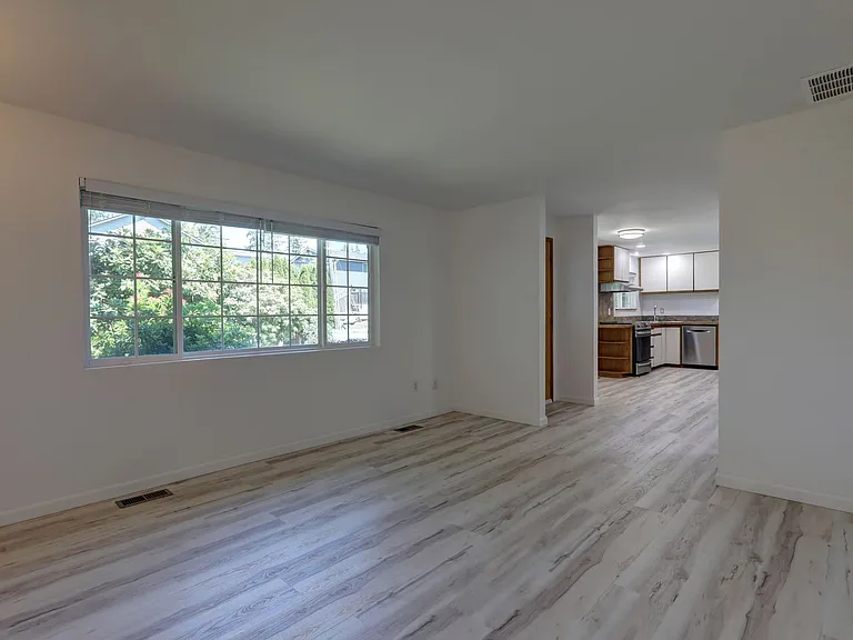 8015 NE 143rd St — Photo 5