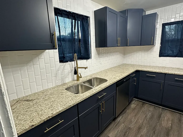 927 W Victory Dr — Photo 12