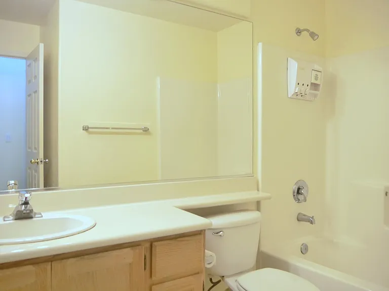 2442 Colby Ct — Photo 3