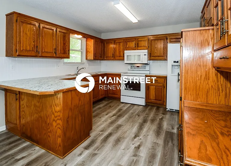 404 NE Station Dr — Photo 9