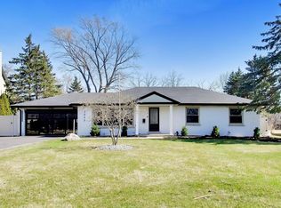 2055 Walnut Cir, Northbrook, IL 60062