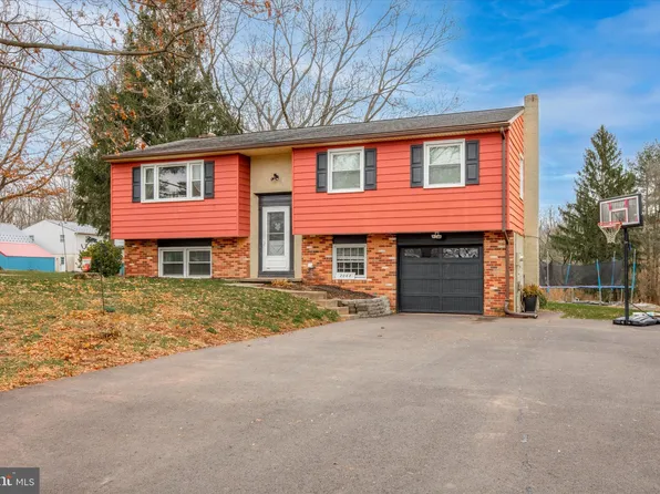 2068 Silo Ln, East Greenville, PA 18041