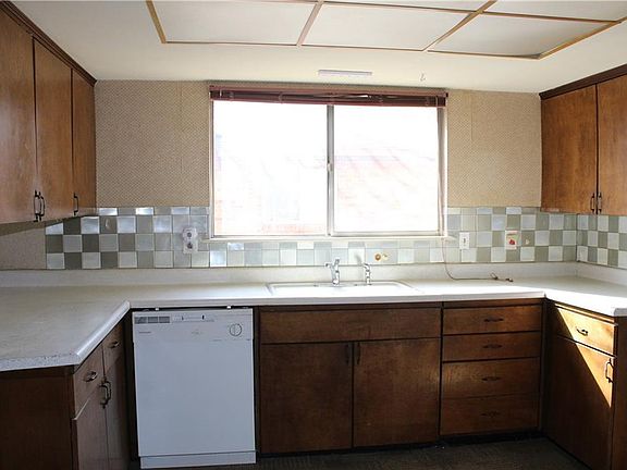 2nd image of 105 Clemson Ct
