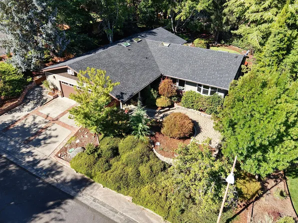 76 Monterey Dr, Medford, OR 97504