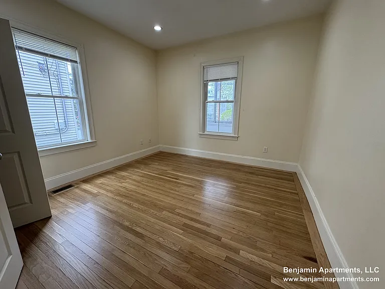 25 Lothrop St #2 — Photo 10