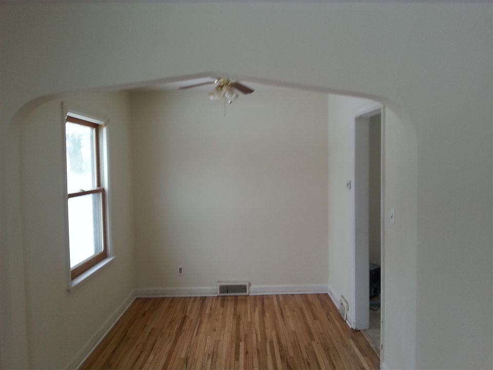 2nd image of 221 14th St NW
