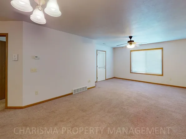 West Oaks Estates, 906 N Western Ave #102, Hartford, SD 57033