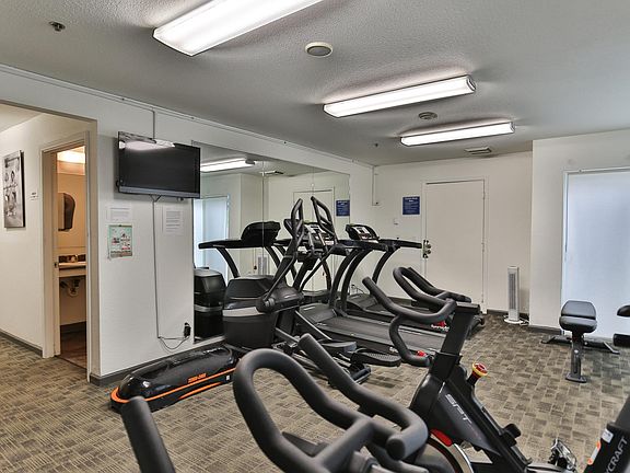 24/7 Fitness Room