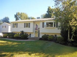 40 Winchester Dr, Monroe, NY 10950