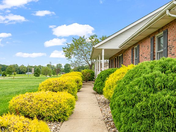 3rd image of 960 S Carmel Ct