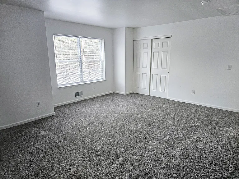 Manchester Village Apartments — Photo 5