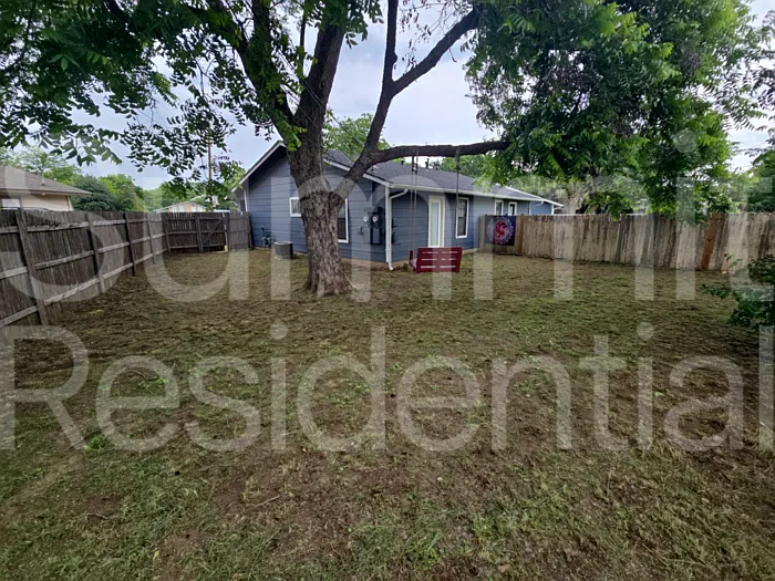 900 E Leslie Cir #B — Photo 11