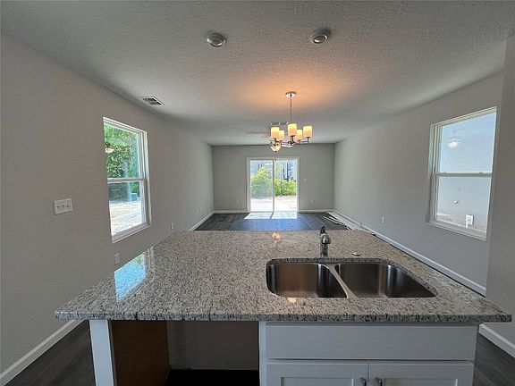 3rd image of 1307 Pangola Dr